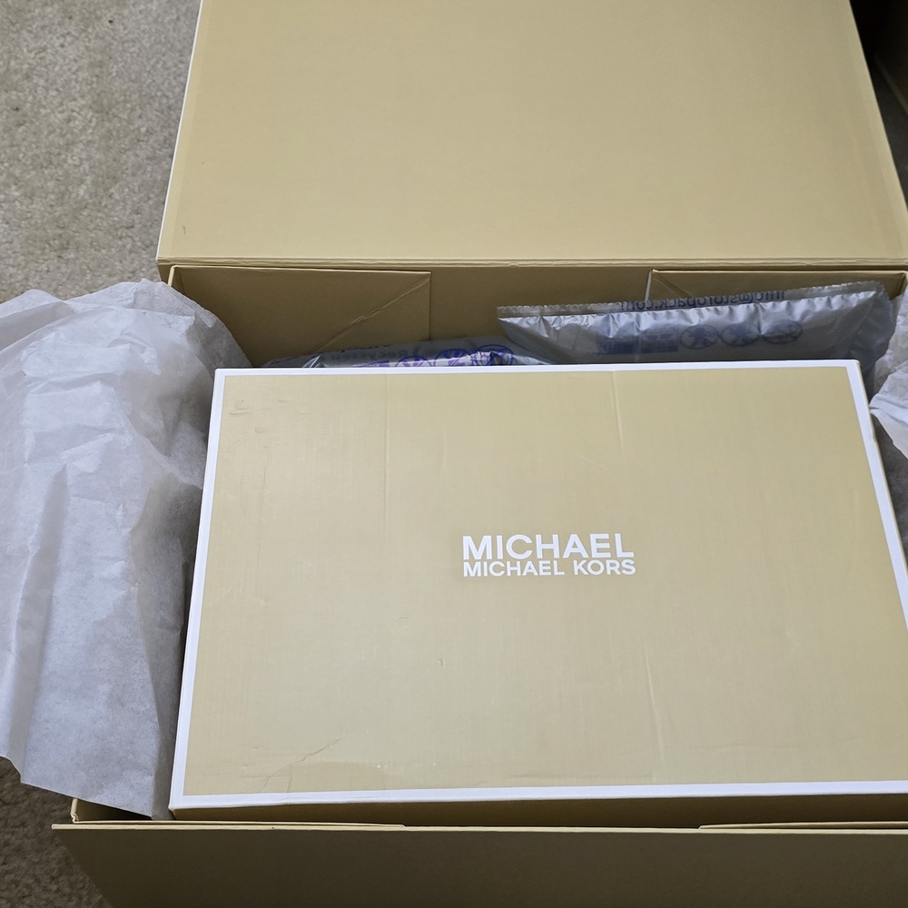 Michael Kors Yellow Women loafers.  New With Box And Michael Kors Gift Box - Picture 5 of 7